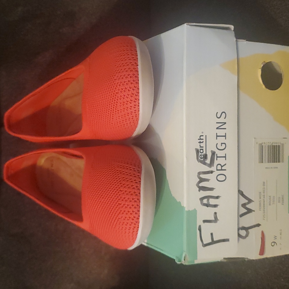 Red flats, 9 W Earth Origins Ferris, new with box